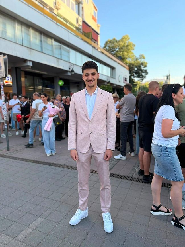 aaaLuka Kuzmanović maturant